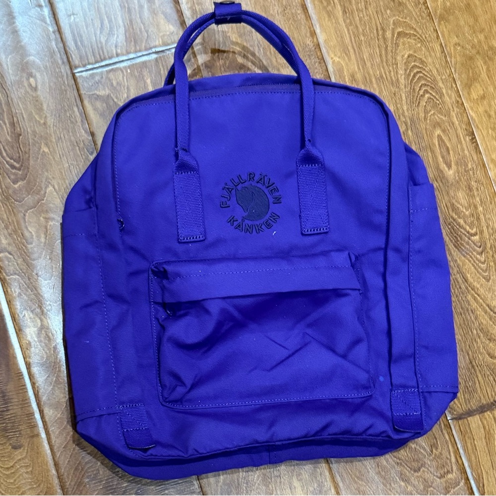 Like New fjallraven Classic Kånken Purple backpack